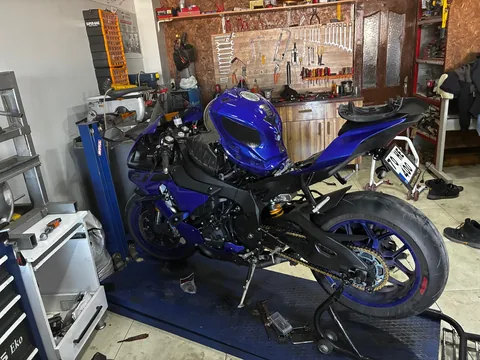 Akman Motor Sivas atölyesinde motosiklet servis ve bakım çalışması 24