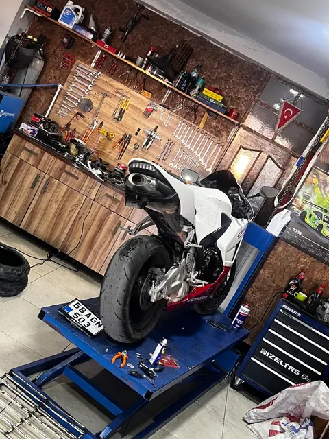 Akman Motor Sivas atölyesinde motosiklet servis ve bakım çalışması 87