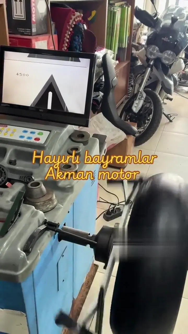 Motosiklet lastik ve atölye görüntüleri